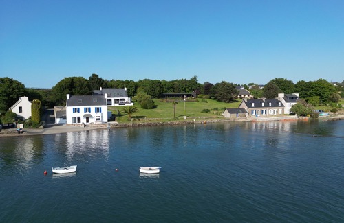 Plouenan House | Maison les Pieds Dans L'eau