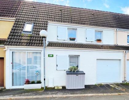 Torcy Villa | Maison loft avec jardin pour 6 voyageurs entre Paris et Disneyland