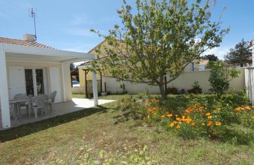 Notre-Dame-de-Monts House | Maison lumineuse avec jardin près de la plage - 2 chambres, animaux acceptés, WIFI, parking - FR-1-540-286