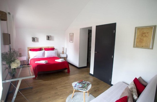 Le Burgaud Bed & Breakfast | MAISON MAUPAS Chambre Rouge