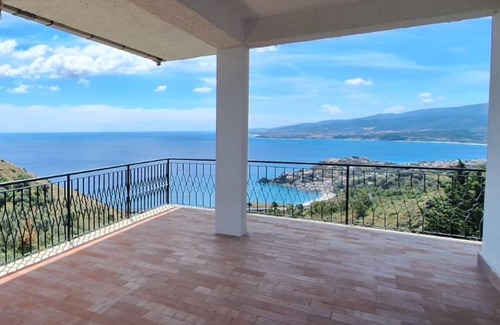 Copanello Apartment | Maison Stalettì between sky, sea and prickly pears