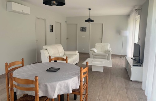 Saint-Romain-le-Noble House | Maison t3 70m2 et 50m2 de Terrasse Dans un Écrin de Verdure