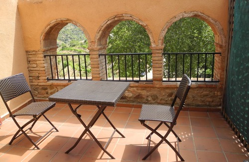 Torroja del Priorat Apartment | Maissonette with light, great room layout, ideal for remote working GLASFASER
