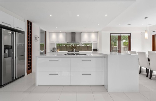 Sorrento House | MAJESTIC & GRAND, PRISTINE BOROONDARA, SOLAR HEATED POOL, HEART OF SORRENTO