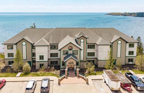 Two Harbors Apartment | Majestic Lake Views 1BR King Suite and Heated Pools