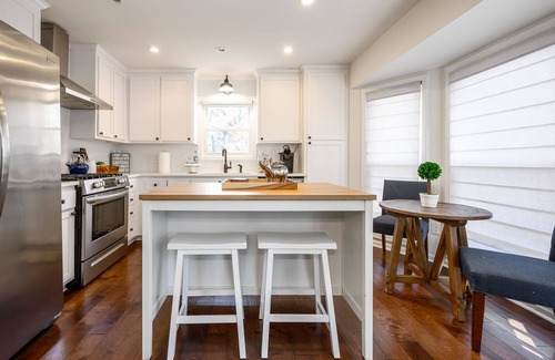 Woodstock House | Majestic Modern Home Quick Access to DT Woodstock