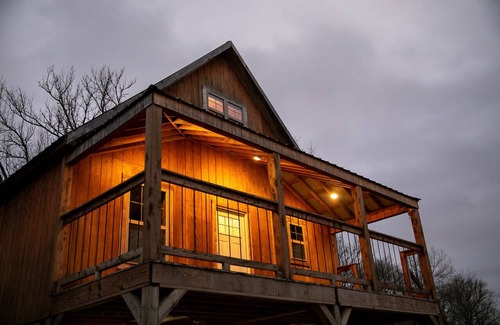 Oark Cabin | Majestic Moose Lodge- Oark Cabin Rentals