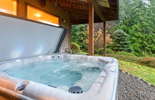 Rhododendron House | Majestic Mountain Retreat on 20 Acres, Gorgeous Views, Ponds, Hot Tub, Sauna, 15 Miles to Gov Camp