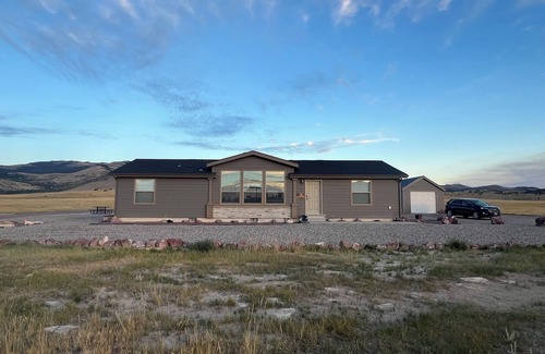 Shining Mountains House | Majestic Mountain View Home