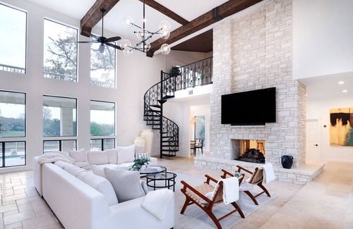 Cross Mountain House | Majestic Oak - A Birdy Vacation Rental