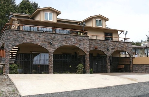 Roads End House | Majestic View, Luxury Home, Corp Retreat, Sauna, Roads End