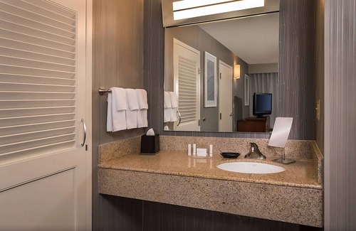 Columbia Hotel | Make Your Trip More Enjoyable! Close to Hyper Kidz, Pet-Friendly, w/Pool!