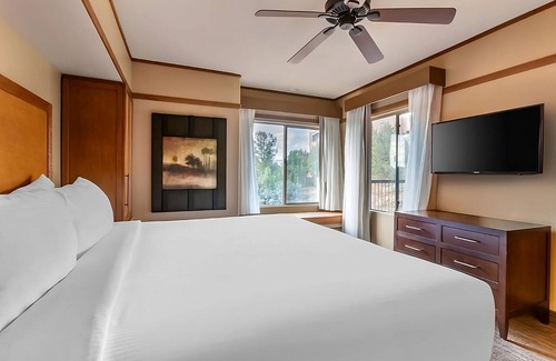 West Sedona Hotel | Make Your Trip More Enjoyable! Kitchen, Onsite Pool and Free Parking!