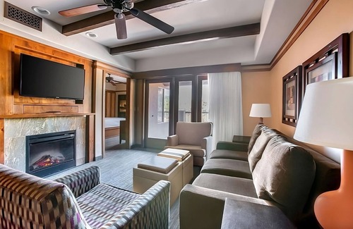West Sedona Hotel | Make Your Trip More Enjoyable! Kitchen, Onsite Pool and Free Parking!