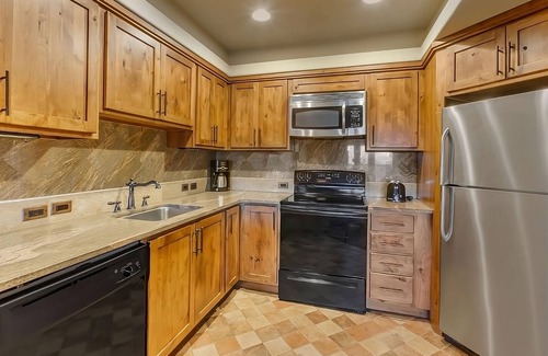 West Sedona Hotel | Make Your Trip More Enjoyable! Kitchen, Onsite Pool and Free Parking!