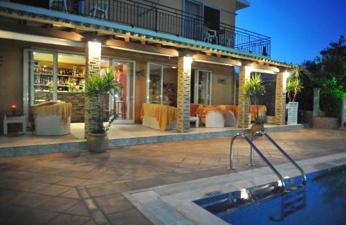 Messonghi Hotel | Makis louvlis apartments