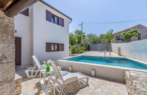 Peresiji House | Mala Hiza