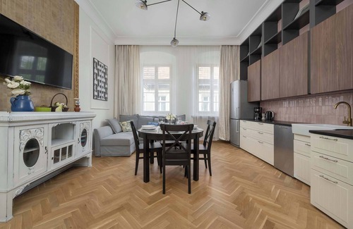 Stare Miasto Apartment | Malarska 30 | Large Apartment | By Wrocław Market