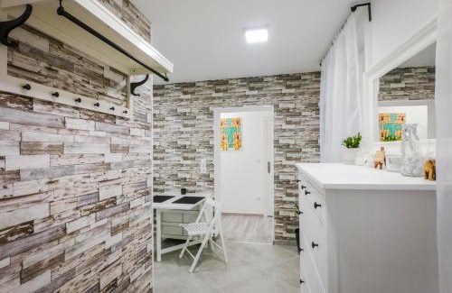 Gyor House | Malasits 1 private room with shared bathroom