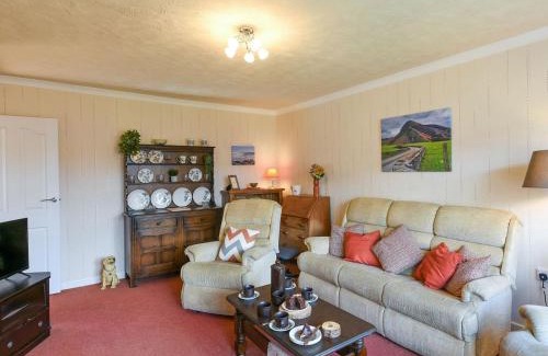 Bryn-crug House | Maldwyn