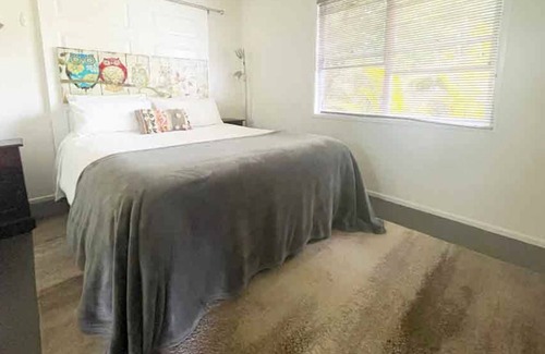 Maleny Cottage | Maleny Cottage - A Tranquil Stay Within Walking Distance to Town