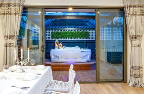 Capel Sound House | MALIBU House - BEACH & HOT SPRINGS - 16 guests