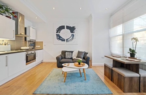 South Acton Apartment | Mallard Suite with Fast City Links | DucklingStays