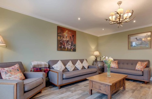 Crynant House | Malt Hall in the beautiful Swansea