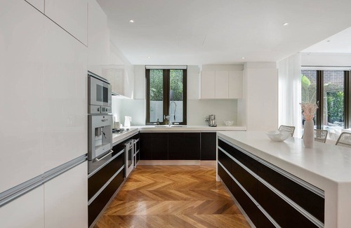 Malvern House | Malvern Heights (with car parking)