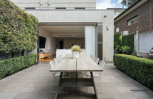 Malvern House | Malvern Heights (with car parking)
