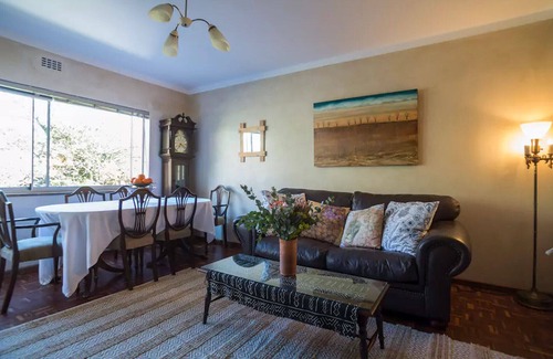 Cape Town City Centre Apartment | Mama Africa Welcomes you to Cape Town! Secure Spacious 2 bedroom apartment