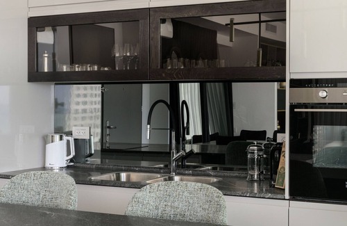 Kerem HaTeimanim Apartment | MAMAD Luxury 2BR with Terrace & Sea View by FeelHome