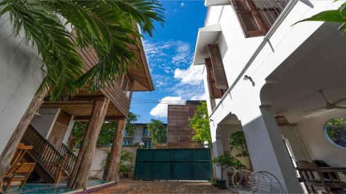 Old City Villa | Mammoth Art Studio Pool villa in old city