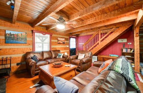 Mammoth Cave House | Mammoth Cave Cabin with Fire Pit - 3 Mi to Lake!