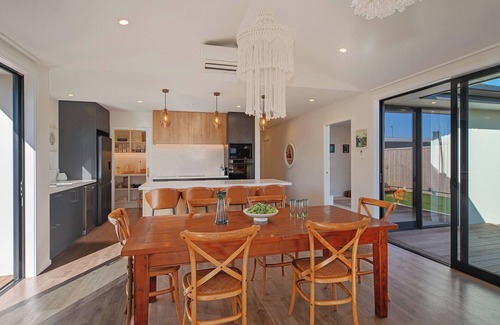 Mapua House | Mana Nalu - Mapua Holiday Home with Heated Pool And Just Steps From Mapua Wharf