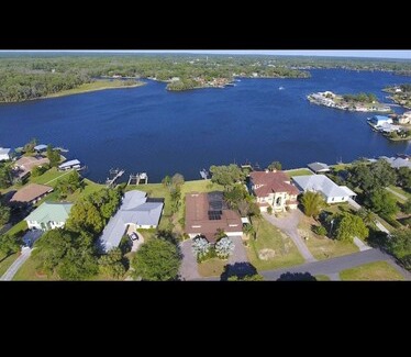 Crystal River House | Manatee Manor-Big beautiful Crystal River ranch home on main river w/ pool