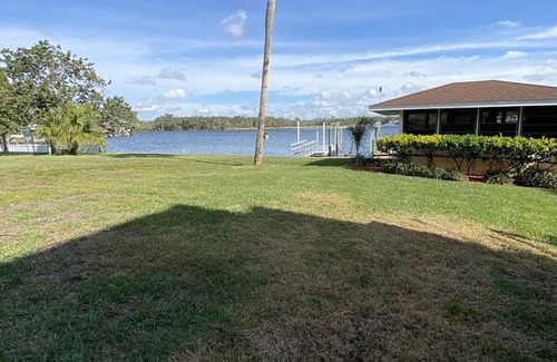 Crystal River House | Manatee Manor-Big beautiful Crystal River ranch home on main river w/ pool