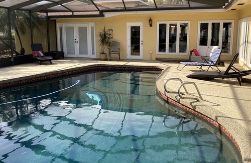 Crystal River House | Manatee Manor-Big beautiful Crystal River ranch home on main river w/ pool