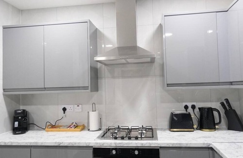 Manchester House | Manchester - 3 Bedroom House - Sleeps 5 - Etihcity