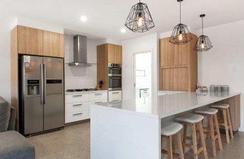 Echuca House | Mandel on High - Echuca Holiday Homes