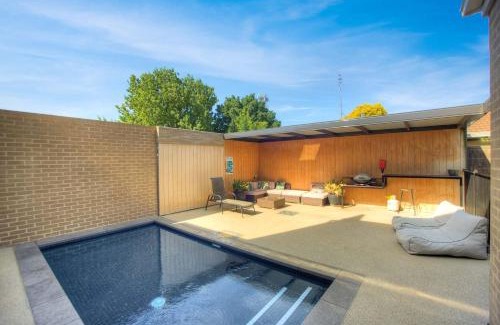 Echuca House | Mandel on High - Echuca Holiday Homes