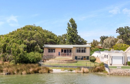 Mandurah Apartment | Mandurah Overlooking The Marina