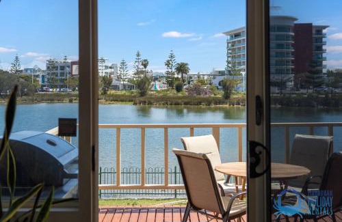 Mandurah House | Mandurah Overlooking The Marina