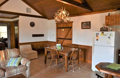 Doss House | Maner Lodge getaway, views from 1 of highest elevation pts, BBQ, 30min FBG