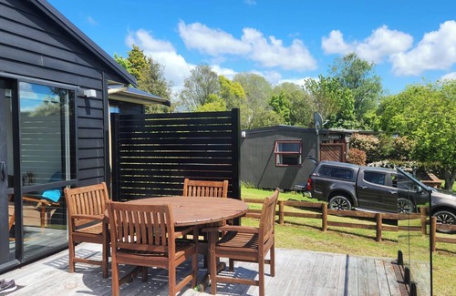 Mangakino House | Mango Bach with Lake Views! Walking distance to the Lake
