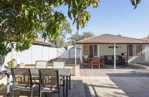 Beaconsfield House | Mango Tree Place - 3 bedroom House