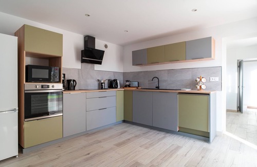 Plumergat House | Mangoero - Four Bedroom House, Sleeps 12