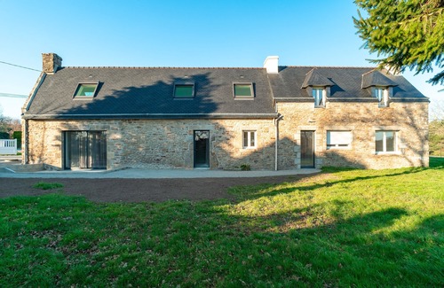 Plumergat House | Mangoero - Four Bedroom House, Sleeps 12