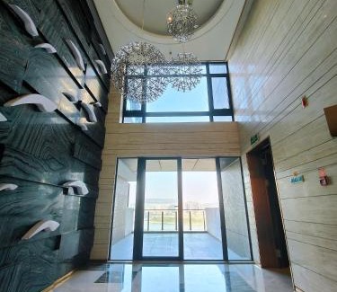 Xiangzhou District Apartment | Mangrove Bay Riverside Hill Riverview B&Bl紅樹灣河畔山河景民宿l豪華五房六床高層山景河景l離華發商都商場和港珠澳大橋及拱北澳門關口10分鐘l離橫琴長隆王國25分鐘l樓下北山古城食街