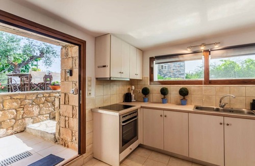 Riglia House | Mani s Aura Seaside-enchanting Stone Gem